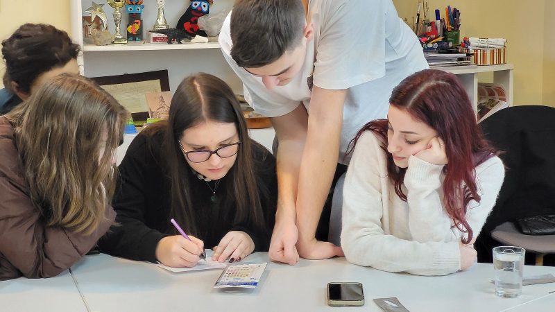 Primul proiect de știință participativă care îi provoacă pe elevii, profesorii, voluntarii și comunitățile locale din Geoparcul Țării Hațegului să acționeze sustenabil