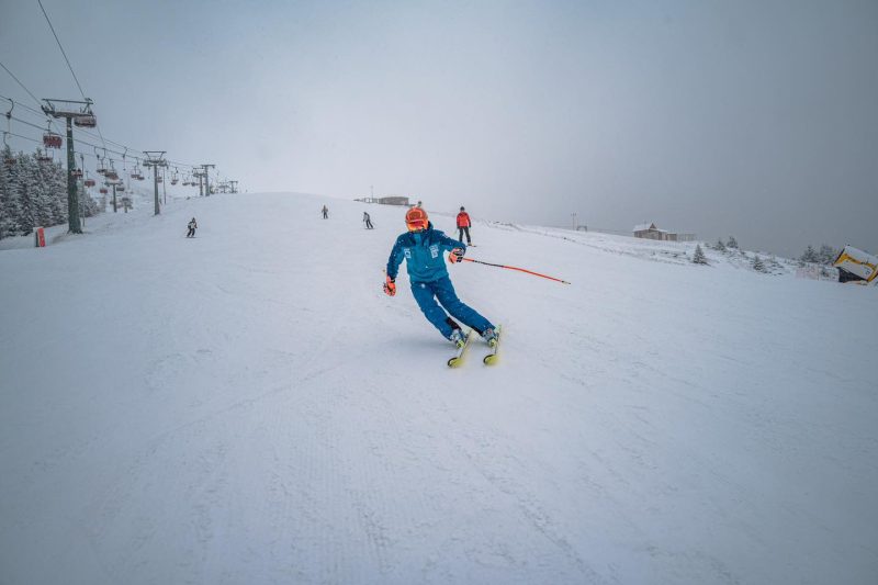 La Straja începe sezonul competițional de schi și snowboard