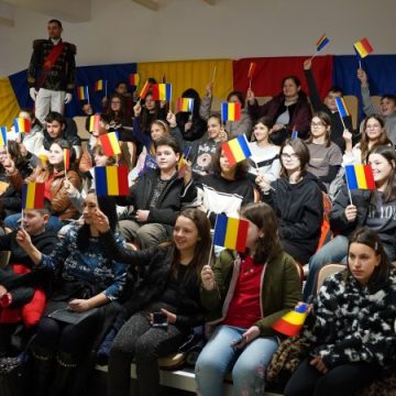 Uniți sub semnul istoriei și culturii la Galeria Națională de Artă ”Forma” din Deva