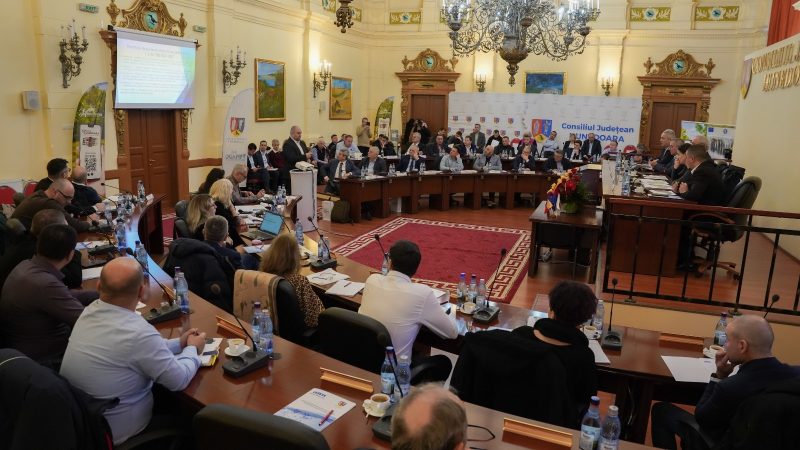 Întâlnire a operatorilor serviciilor de alimentare cu apă și de canalizare din România, la Deva