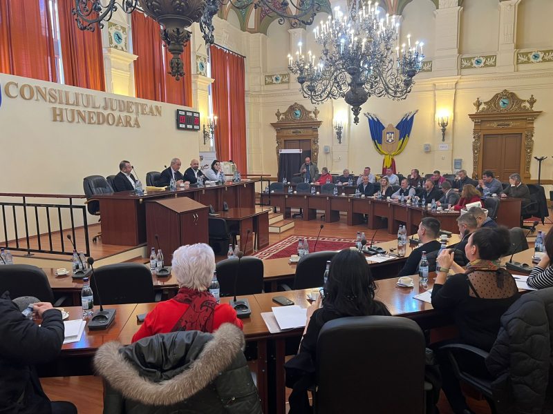 Evoluția proiectelor de extindere a rețelelor de gaz metan, în dezbatere la CJH