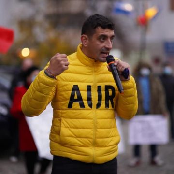 Membrii AUR din județul Hunedoara vor aprinde lumânări la sediul PSD Deva, în semn de protest față de comasarea alegerilor