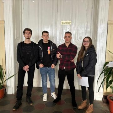 Elevi informaticieni din județul Hunedoara vor fi prezenți la Olimpiada Internațională de Informatică