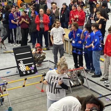 Echipe de robotică din județul Hunedoara calificate în etapa națională a turneului ”Liga First Tech Chalange”