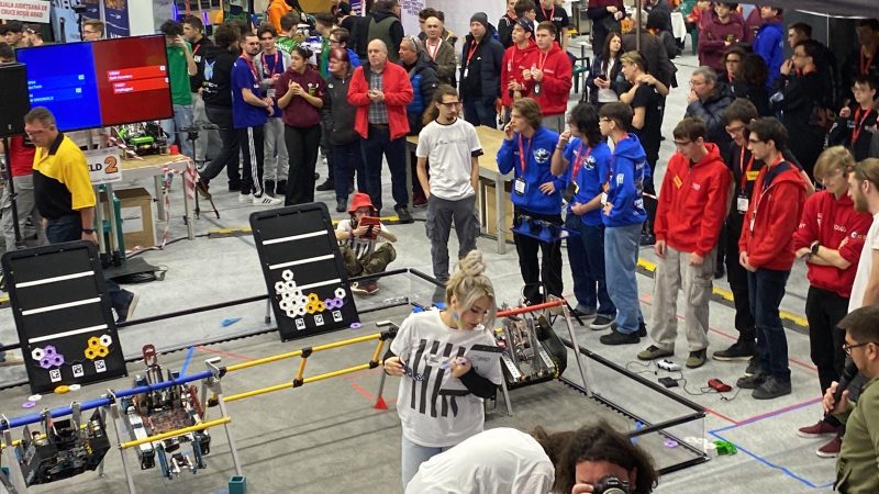 Echipe de robotică din județul Hunedoara calificate în etapa națională a turneului ”Liga First Tech Chalange”