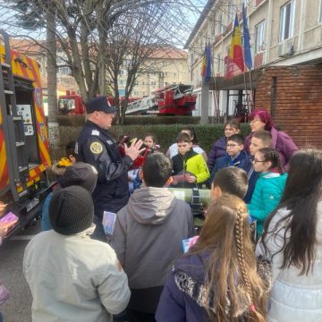 Peste 1500 de copii au aflat, în aceste zile, cum e să fii pompier