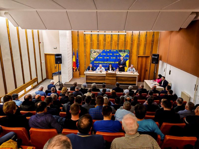 Liberalii hunedoreni au validat candidaturile pentru alegerile locale de la 9 iunie