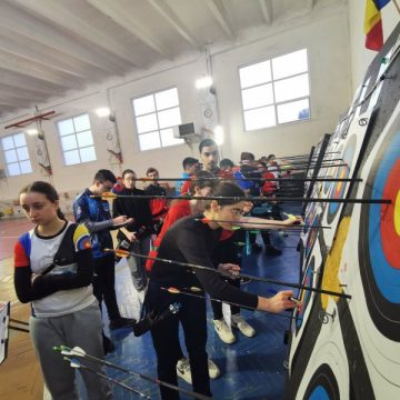 Arcașii României s-au întrecut la Aninoasa în cadrul Campionatelor Naționale Indoor pentru seniori și U21 la tir cu arcul