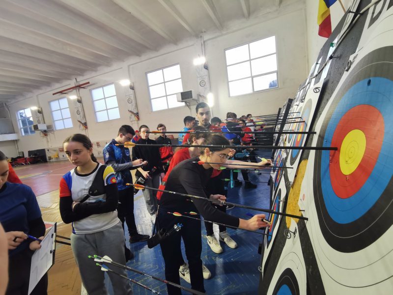 Arcașii României s-au întrecut la Aninoasa în cadrul Campionatelor Naționale Indoor pentru seniori și U21 la tir cu arcul