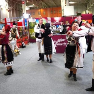 O nouă zi la Târgul de Turism al României, o nouă ocazie de promovare a specificului deosebit al județului Hunedoara