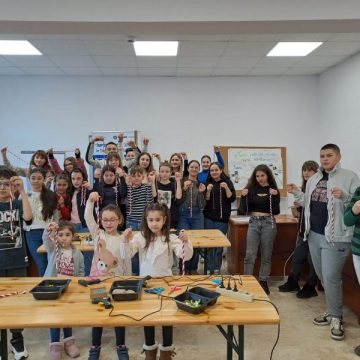 Mărțișoare lucrate manual de copiii din Ținutul Momârlanilor