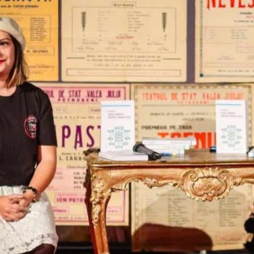 Actrița din Petroșani, dr. Bianca Holobuț duce teatrul românesc în Capitala Mondială a Commediei Dell’Arte