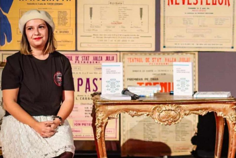 Actrița din Petroșani, dr. Bianca Holobuț duce teatrul românesc în Capitala Mondială a Commediei Dell’Arte