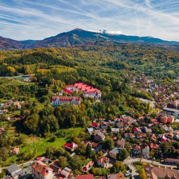 Universitatea din Petroșani face parte din universitățile care oferă condiții de cazare și de studiu excelente pentru studenți, dar și oportunități de studiu la standarde europene