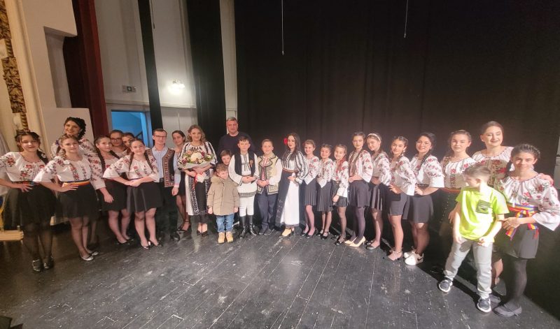 Tezaur folcloric de Dragobete, la Lupeni, cu artiștii clasei de canto Simona Ionașc