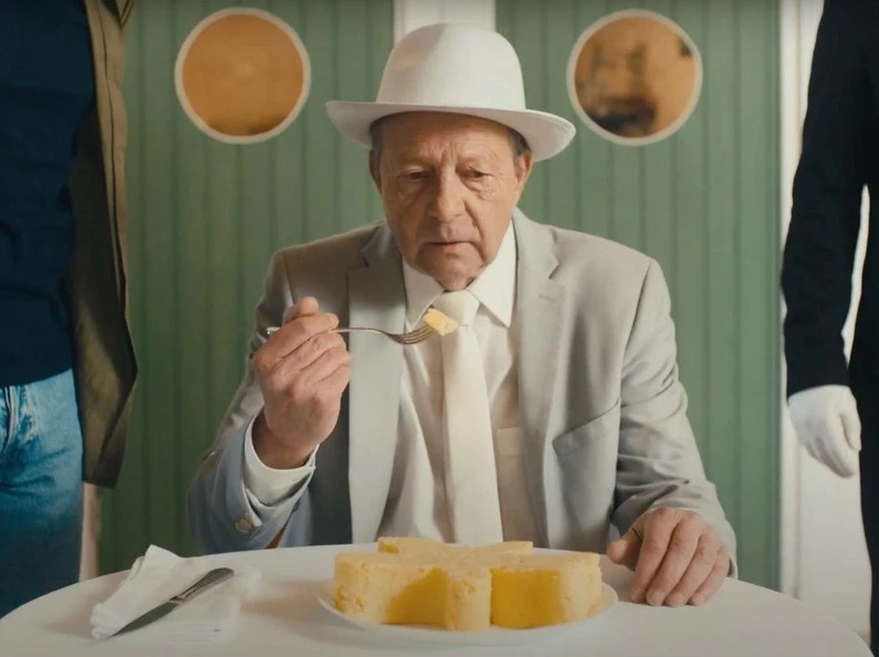 Rețeta secretă a ”ursului de mămăligă” din filmul românesc ”Dragoste de muchie pe cuțit” devine oferta culinară a anului 2024 în bucătăria de la Castelul Lupilor Transilvania