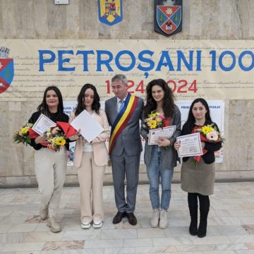 Admirație și recunoștință pentru doamnele de onoare ale municipiului Petroșani