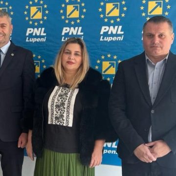 Profesorul Cristina Ciucu a fost desemnată de PNL să intre în cursa electorală pentru fotoliul de primar la Lupeni