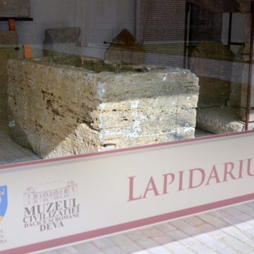 S-a redeschis expoziția permanentă ”Lapidarium” de la Palatul Magna Curia al MCDR Deva