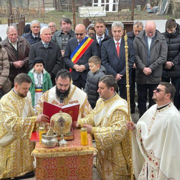 Resfințirea Bisericii Ortodoxe din Coroești, sărbătoare de suflet pentru credincioșii din Vulcan