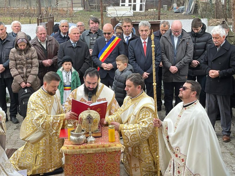 Resfințirea Bisericii Ortodoxe din Coroești, sărbătoare de suflet pentru credincioșii din Vulcan