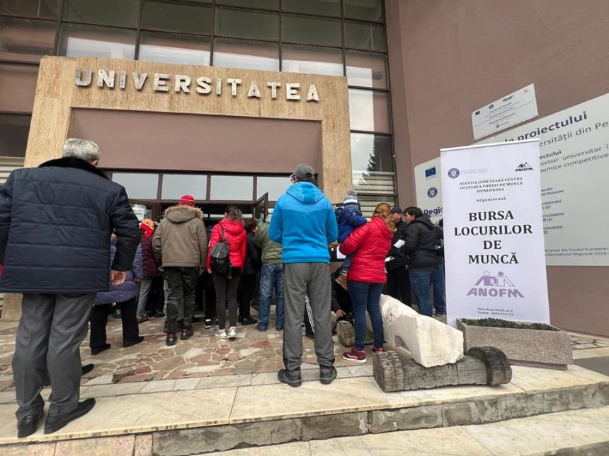 Interes deosebit la Petroșani pentru Bursa Locurilor de Muncă ”Bursa Mărțișorului”