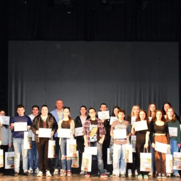 Scriitoarele laureate Nobel din toate timpurile, omagiate într-un eveniment al Bibliotecii județene din Deva