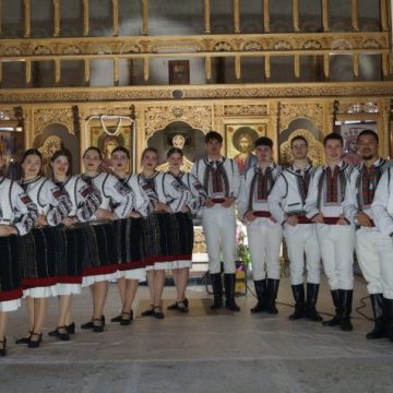 Uricăneanul Andrei Bușcă a dus jiana momârlănească la Târgul Mondial de Turism de la Paris