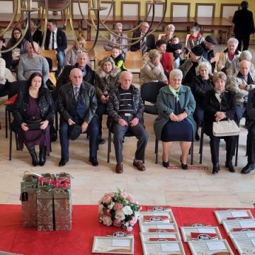 Premii de fidelitate pentru familiile de aur ale anului 2024 de la Lupeni