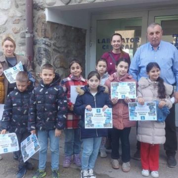 Lecție deschisă pentru elevii de la Organizația ”Salvați copiii” din Petrila, la Laboratorul de analize al Apa Serv Valea Jiului, cu prilejul Zilei Mondiale a Apei