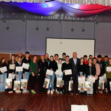 De Ziua Internațională a Francofoniei, Biblioteca județeană ”Ovid Densușianu” a lansat invitația unei călătorii virtuale în Provence