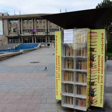 Mini-bibliotecile publice din Deva au fost redeschise iubitorilor de lectură