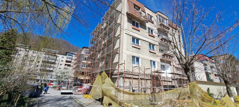 Au demarat lucrările de eficientizare energetică la primele clădiri rezidențiale din municipiul Lupeni