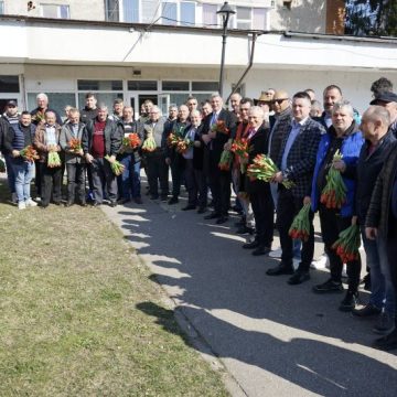 648284663_26015558438053523_2008571968334524730_n Sărbătoare social-democrată de ”Ziua Femeii” la Lupeni, cu flori, zâmbete și gânduri bune