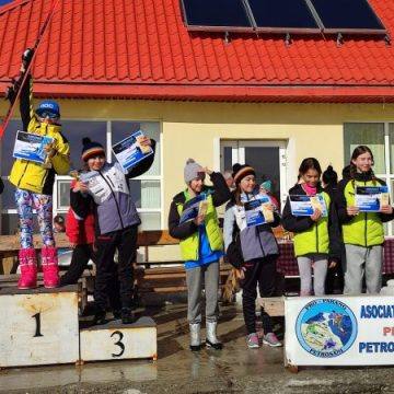 Participare numeroasă și multă bună dispoziție la ediția aniversară a ”Cupei Pro Parâng” la schi alpin