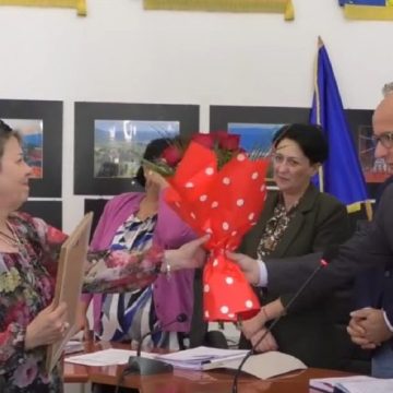 Premii pentru performanță în cultură și sport oferite la Vulcan ”Glasurilor de argint” și campionilor la înot