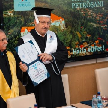 Dublă recunoaștere onorifică pentru prof.univ.dr. Vasile Dîncu, un ambasador de suflet al Văii Jiului