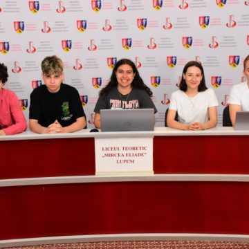 Echipa Liceului Teoretic ”Mircea Eliade” din Lupeni câștigă finala mică a concursului județean ”Citești și câștigi!”