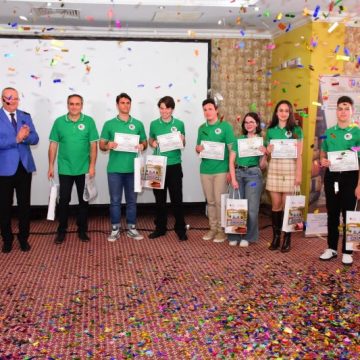 Trofeul ediției a X-a a concursului de cultură generală ”Citești și câștigi!” a fost câștigat de liceenii de la Colegiul Național „Iancu de Hunedoara” din Hunedoara