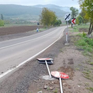 Consiliul Județean Hunedoara condamnă actele de vandalism de pe culoarul rutier Mureș Nord