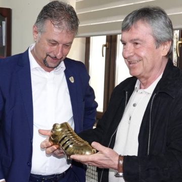 ”Gheata de aur” Dorin Mateuț dă lovitura de start a semifinalei Cupei României la fotbal de la Hunedoara