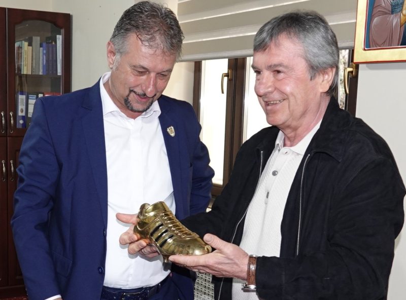 ”Gheata de aur” Dorin Mateuț dă lovitura de start a semifinalei Cupei României la fotbal de la Hunedoara