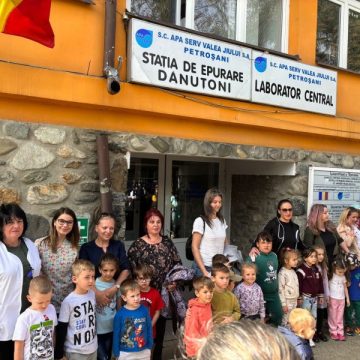 Sute de elevi din Valea Jiului descoperă ”Școala Altfel” la Apa Serv Valea Jiului