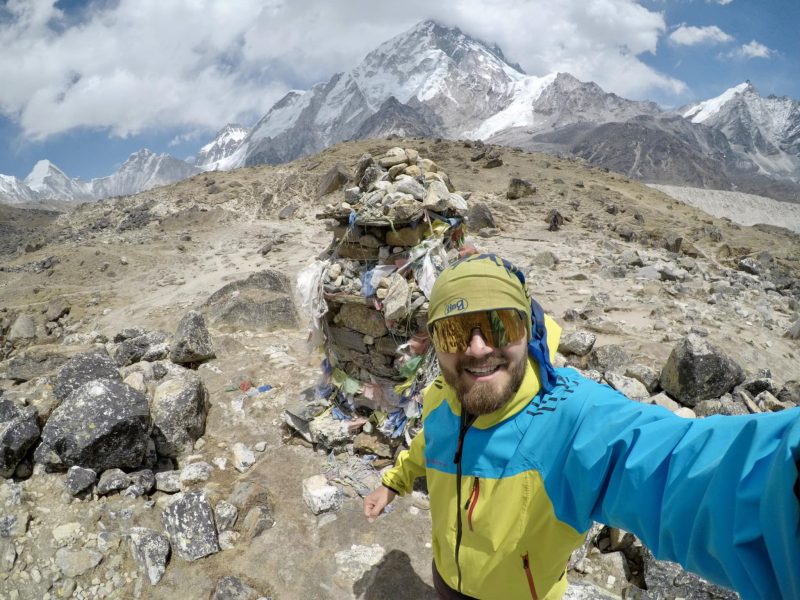 Alpinistul petroșenean Adrian Ahrițculesei a ajuns în tabăra de bază ”Everest Camp” din Himalaya