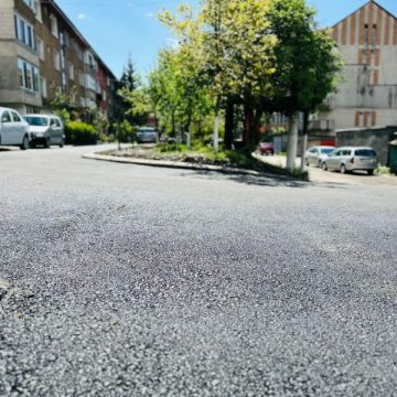 Noi lucrări de asfaltare pe infrastructura rutieră din municipiul Petroșani