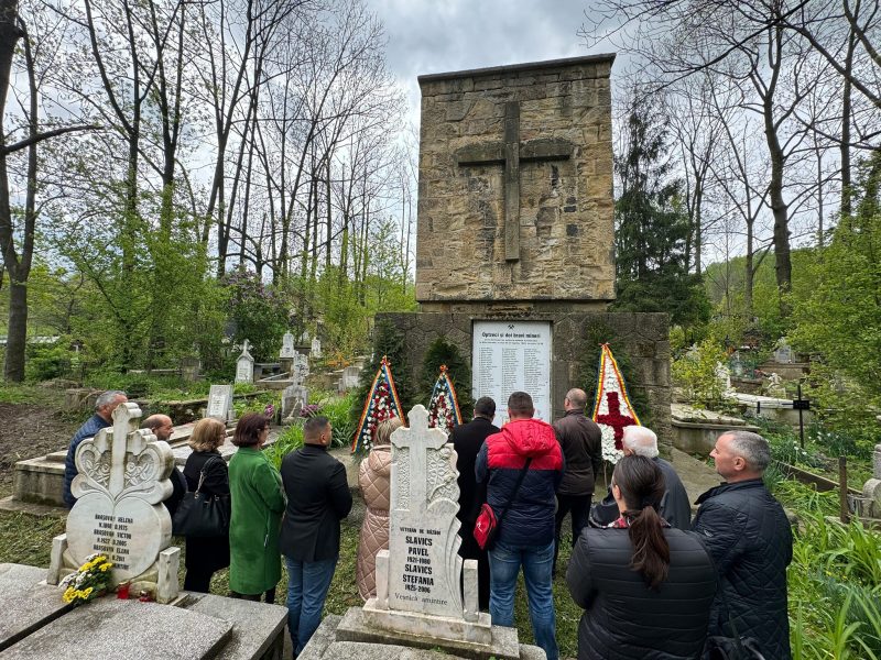 Curg încă lacrimi pe Valea Plângerii în amintirea eroilor mineri căzuți în Mina Aurelia de la Lupeni