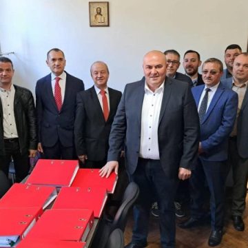 Primarul Petrilei, Vasile Jurca și echipa PSD au depus dosarul de candidatură pentru alegerile locale