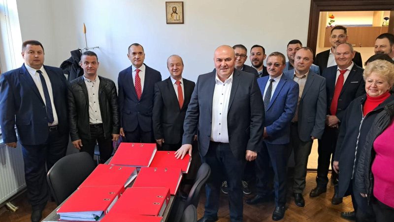 Primarul Petrilei, Vasile Jurca și echipa PSD au depus dosarul de candidatură pentru alegerile locale