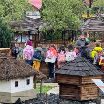 La Castelul Lupilor Transilvania, ”Săptămâna verde” oferă elevilor la pachet, istoria, tradițiile și… distracția!