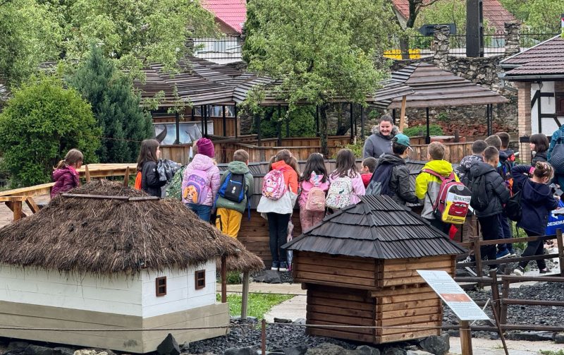 La Castelul Lupilor Transilvania, ”Săptămâna verde” oferă elevilor la pachet, istoria, tradițiile și… distracția!